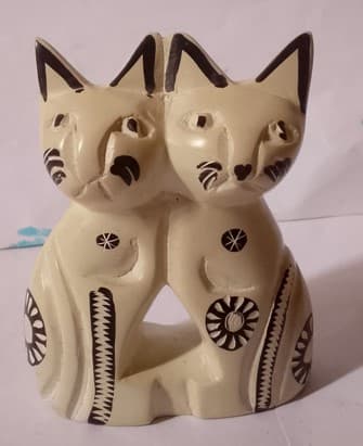 TWIN CAT SITTING TOGETHER 